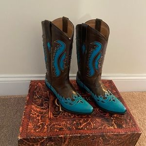 NEW Cowboy Boots Size 8.5. Leather upper and sole.